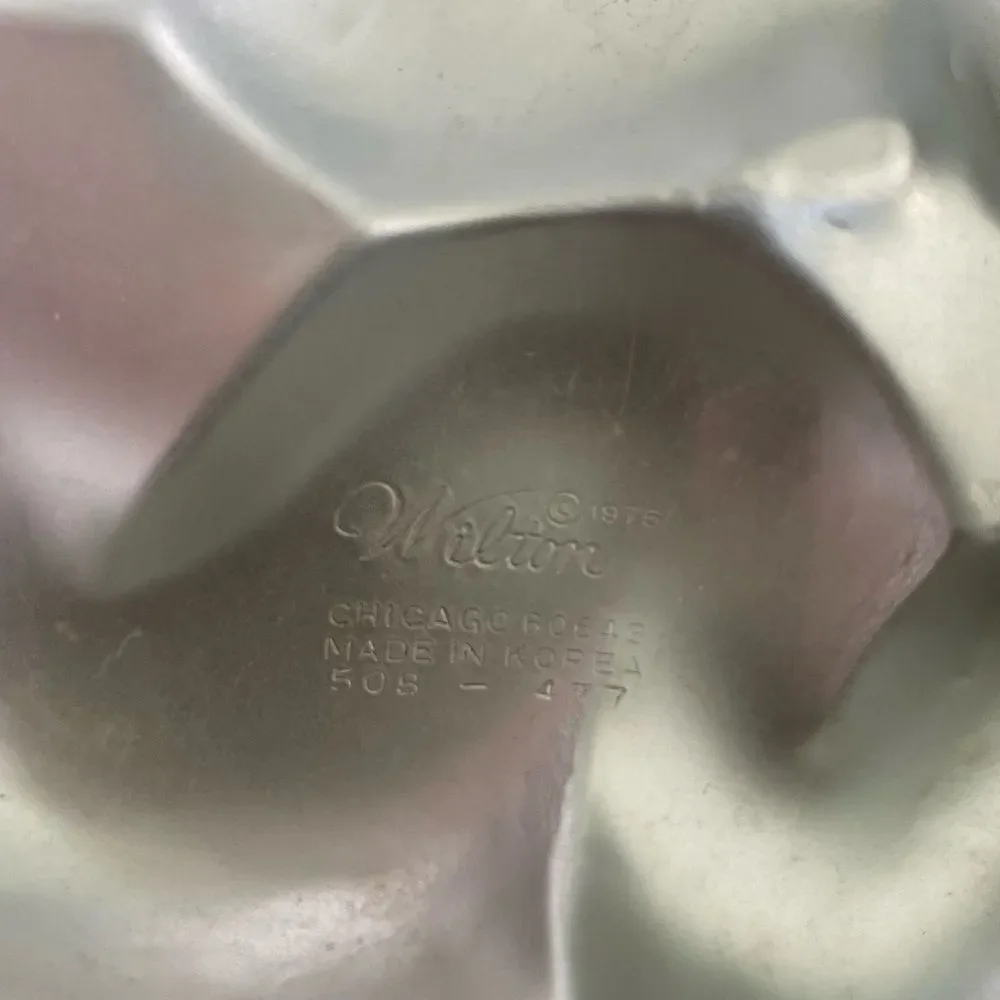 VINTAGE 1975 ~ WILTON Cake Pan HONEY BEAR Small Aluminum Mold 508-477 Teddy Bear